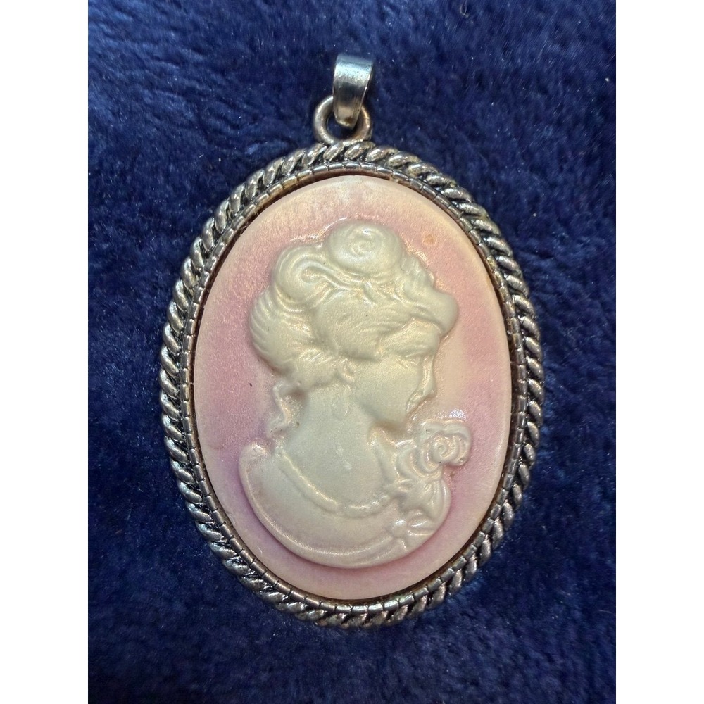 Vintage Pink Cameo Pendant Silver Tone Oval Victorian‎ Style Jewelry